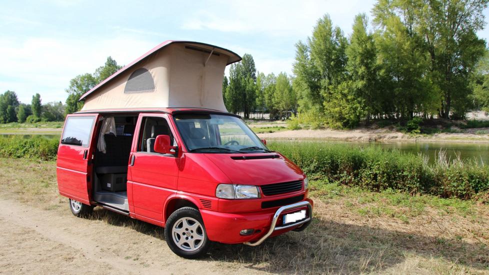 Volkswagen T4 CALIFORNIA  * 2.5L TDI * 102 CV DIN * 05/2000 * Climatisation * Attelage * Vitres sur teintées * 250.000 Km d’origine * 4 places carte grise * Fourgon aménagé d’origine par Westfalia *