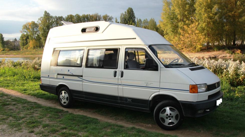 Volkswagen T4 2.4D * Karuso équivalent au Westfalia California* Première main * 4 places carte grise * 4 couchages * Douche – WC – Eau chaude * Fourgon aménagé par Professionnel Karmann *