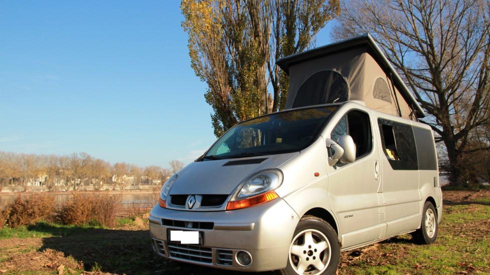 Renault Trafic 2.5 DCI 140  * Bavaria * Toit relevable Type CALIFORNIA * Climatisation * 5 places carte grise * Fourgon aménagé d’origine par Professionnel *