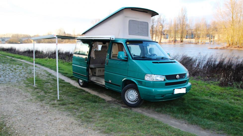 Volkswagen T4 CALIFORNIA  * Série limitée Beach * 2.5L TDI * 102 CV DIN * Climatisation * Moteur 200.000 km * Deuxième main * 4 places carte grise * Fourgon aménagé d’origine par Westfalia *