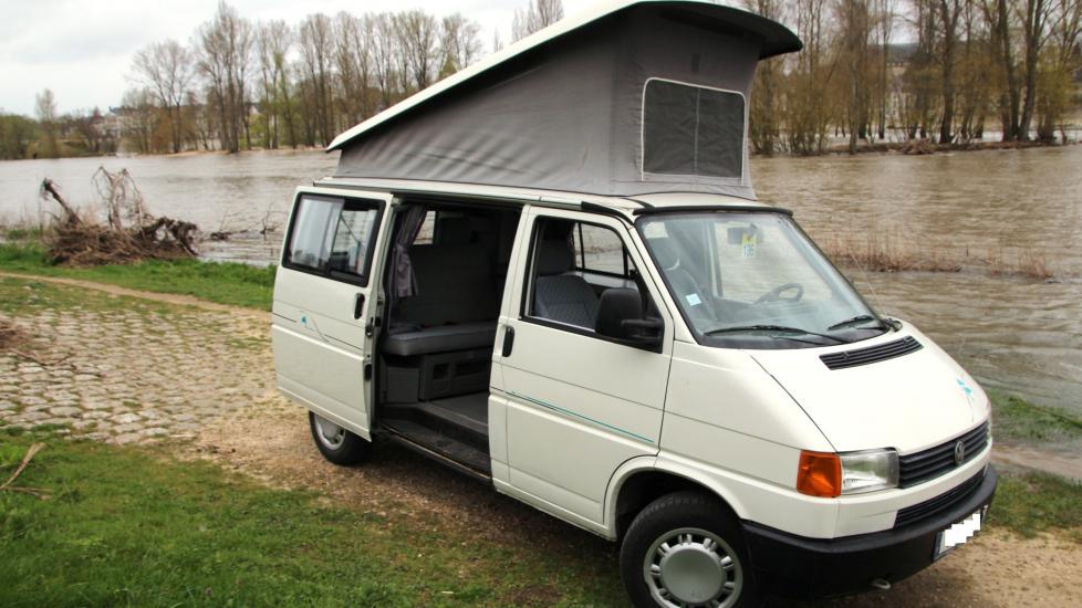 Volkswagen T4 CALIFORNIA * 2.4L D -- 77 CV DIN * Boite automatique * 12/1992 * 195.000 km d'origine * Fourgon aménagé d'origine par Westfalia * 