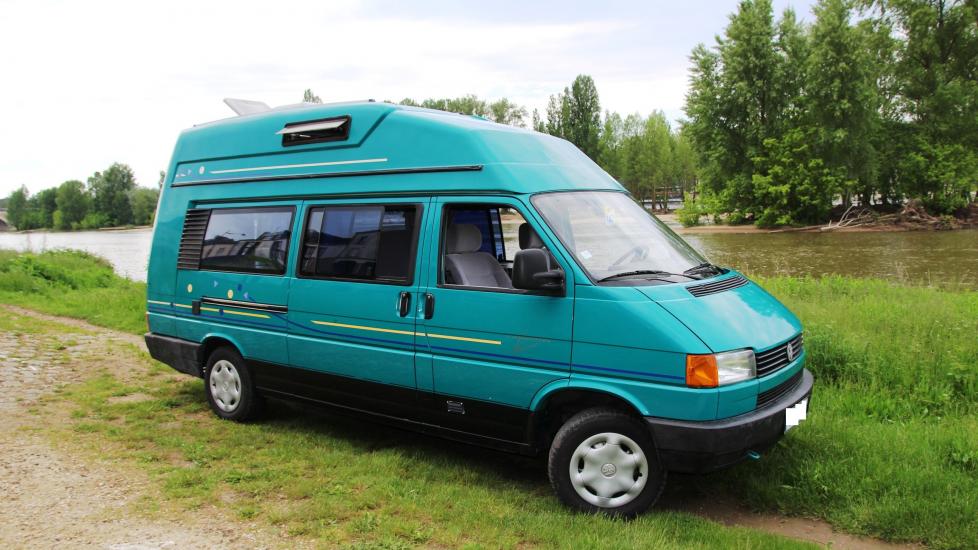 En arrivage :
Volkswagen T4 2.4D * Karuso équivalent au Westfalia California Eclusive * Moteur 70.000 km certifié * 4 places carte grise * 4 couchages * Douche – WC – Eau chaude * Fourgon aménagé par Professionnel Karmann *