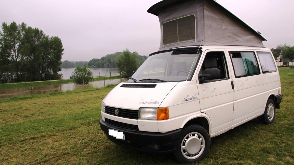 Volkswagen T4 CALIFORNIA * 2.4L D -- 77 CV DIN * Moteur 130.000 km * Excellent état * Fourgon aménagé d'origine par Westfalia * 