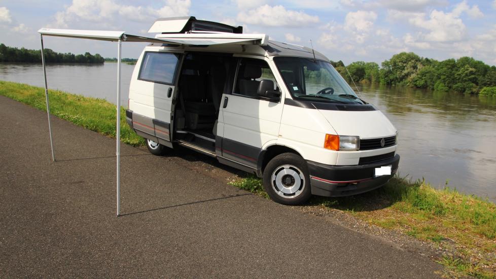 Volkswagen T4 Dehler Profi GL équivalent au Westfalia California* 2.4L D – 77 CV * 01/93 * 3 couchages * 6 places carte grise * Douche + WC * Deuxième main * Fourgon aménagé d’origine par Professionnel *