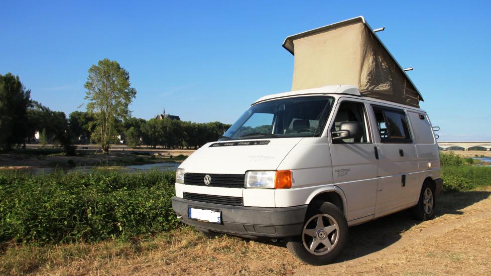 Volkswagen T4 Carthago Malibu 28 équivalent au Westfalia California* 2.4L D – 77 CV * 07/94 * 4 couchages * 4 places carte grise * 289.000 km * Fourgon aménagé d’origine par Professionnel *