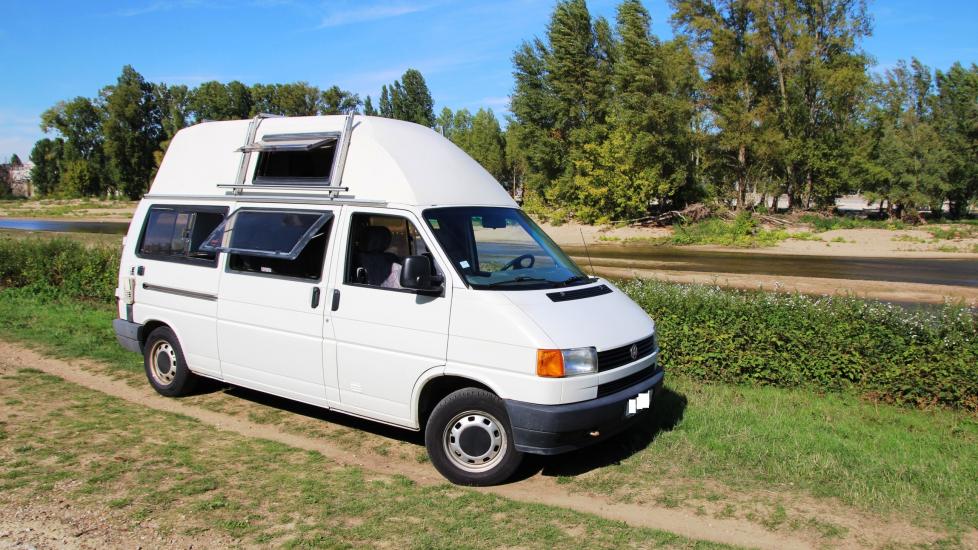 Volkswagen T4 2.4 D Carthago Malibu 32 Rallongé Rehaussé * Deuxième main * 6 places carte grise * Douche - chauffe eau - WC *
Fourgon aménagé d’origine par Professionnel * 
