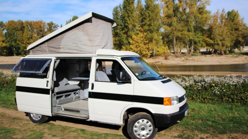 Volkswagen T4 Carthago Malibu 28 équivalent au Westfalia California* 2.4L D – 77 CV * 10/92 * 4 couchages * 4 places carte grise * 250.000 km * Fourgon aménagé d’origine par Professionnel *