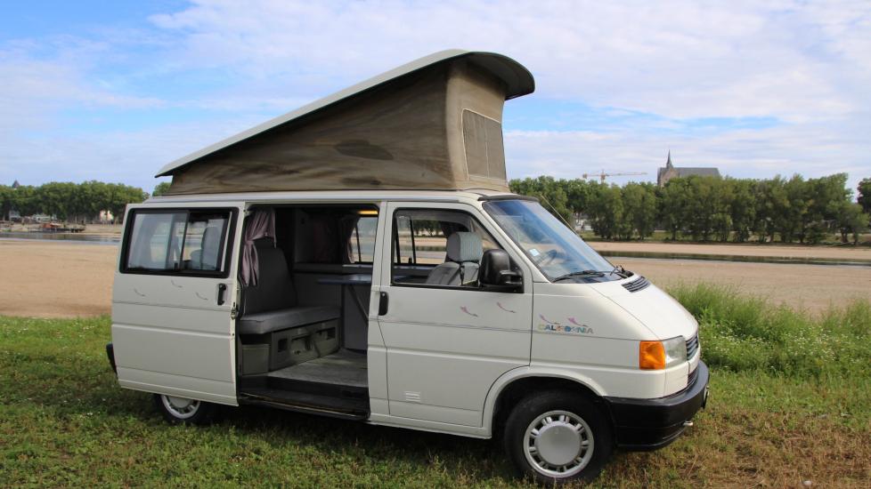 Volkswagen T4 CALIFORNIA  * 2.4L D – 77 CV DIN * 03/1991 * Fourgon aménagé d’origine par Westfalia *
Toile de rehausse neuve *