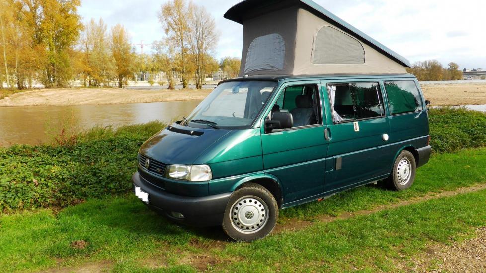 Volkswagen T4 Reimo * 2.5L TDI – 151 CV DIN * 2001 * Deuxième main 5 places assises * Régulateur de vitesse * Climatisation double commande * Fourgon aménagé d’origine par Reimo *