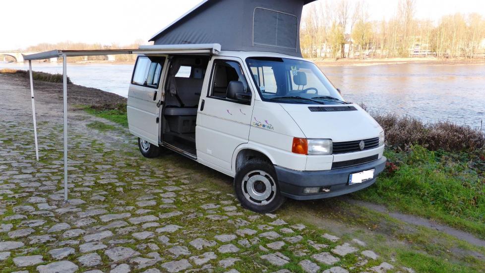 Volkswagen T4 CALIFORNIA  * 2.4L D – 77 CV DIN * 176.000 Km d’origine * 5 places carte grise * Fourgon aménagé d’origine par Westfalia *