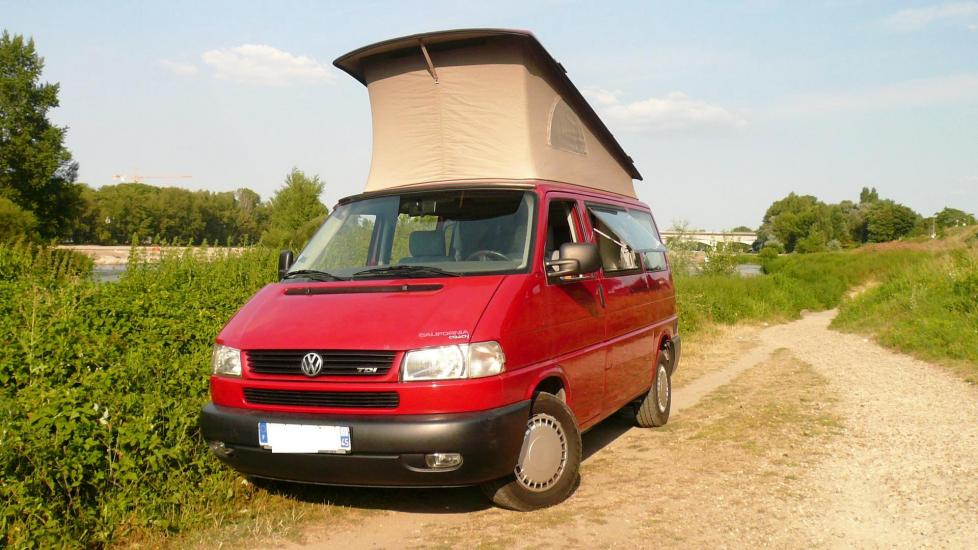 Volkswagen T4 CALIFORNIA  * Climatisation * 209.000 Km * 2.5L TDI – 102 CV *
Fourgon aménagé d’origine par Westfalia *