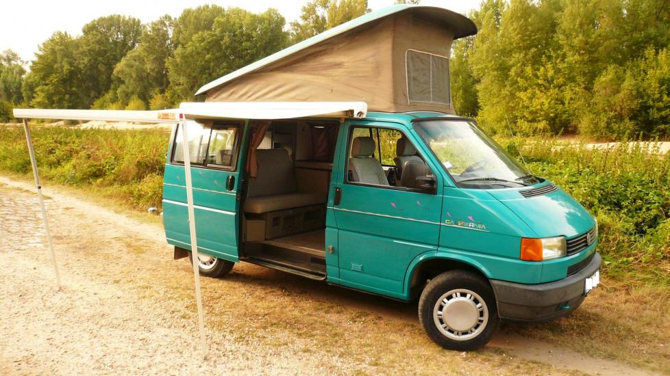 Volkswagen T4 CALIFORNIA *
Fourgon aménagé par Westfalia *
2.4L D – 77 CV * 4 Pl carte grise * 4 couchages * 