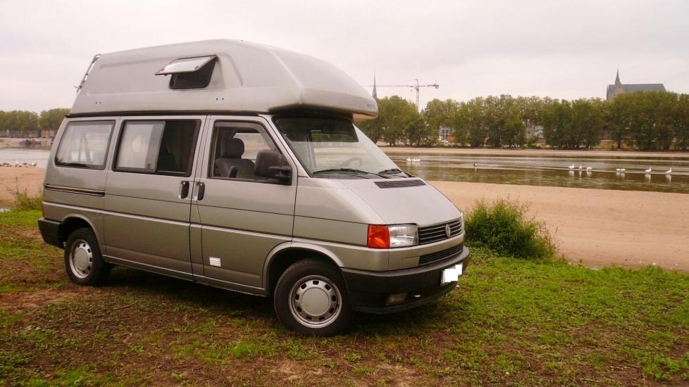 Volkswagen T4 CALIFORNIA rehausse rigide * 5 places Carte Grise * 2.4L D – 77 CV DIN * Climatisation * Moteur 113.000 Km * Fourgon aménagé d’origine par Westfalia *
