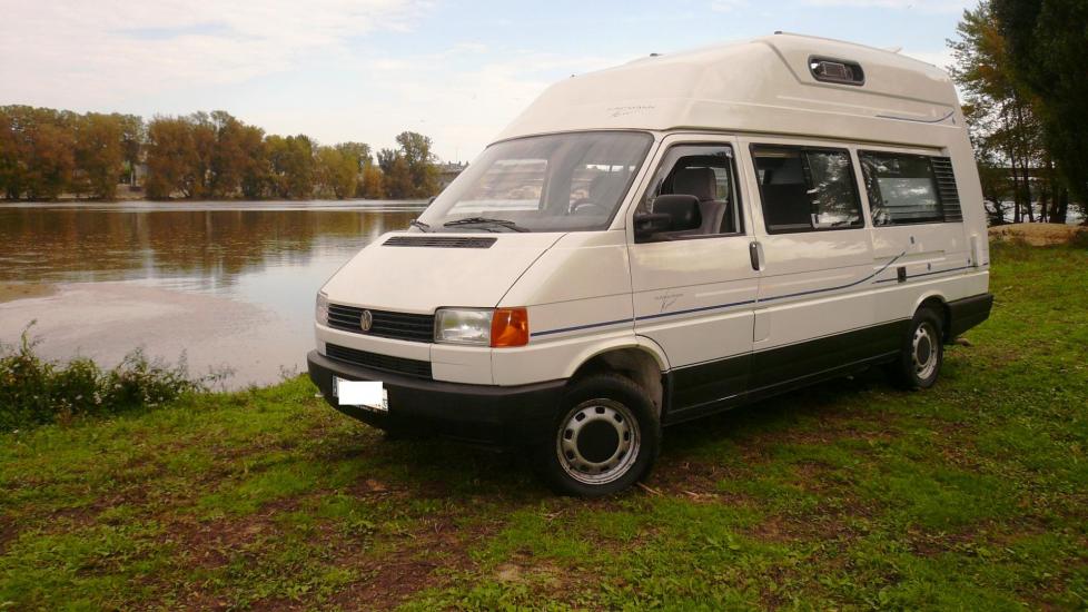 Volkswagen T4 2.4D * Karuso équivalent au Westfalia California* Première main * 4 places carte grise * 4 couchages * Douche – WC – Eau chaude * Fourgon aménagé par Professionnel Karmann *