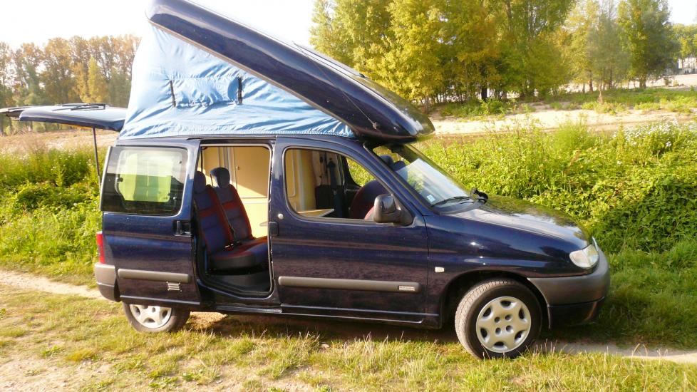 Citroën Berlingo 2.0 HDI ZOOOM * 03/2002 * Climatisation * Aménagé Camping Car d’origine * 2 couchages * 4 places carte grise * Fourgon aménagé d’origine par professionnel *