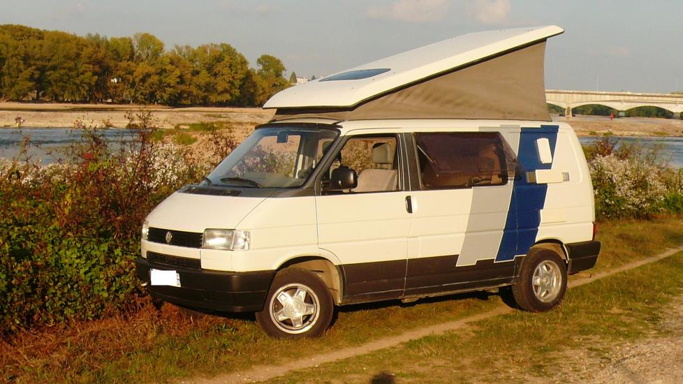 Volkswagen T4 2.4D 77 CV * WC * Douche * Eau chaude * aménagé par Professionnel allemand PEMA Mobil * Equivalent au California de Westfalia*