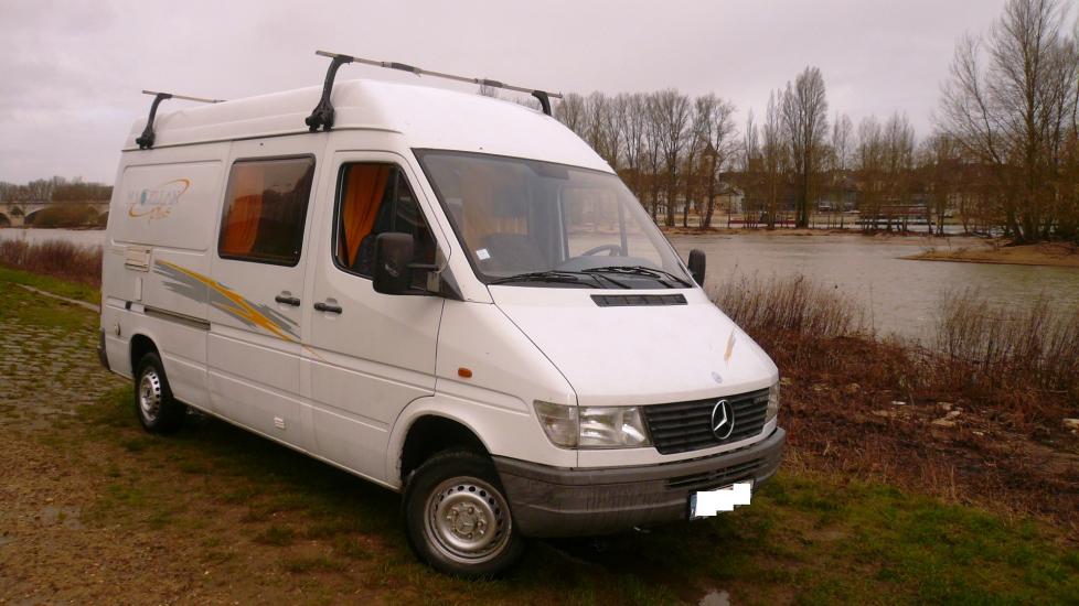 MERCEDES SPRINTER 208 D Magellan Plus * 4 couchages * 6 places carte grise * 03/97 * 216.000 km * Fourgon aménagé en Camping Car par Professionnel La Strada